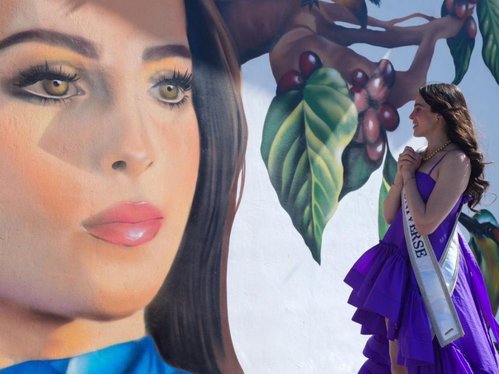 La imagen de Fátima Bosch ya luce en espacio público de El Cafetalón. Foto: Alcaldía de Santa Tecla.