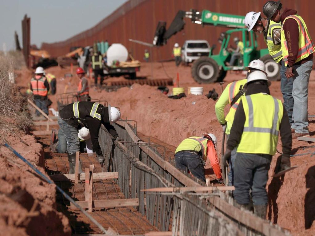 El proyecto, desarrollado en coordinación con el Departamento de Seguridad Nacional (DHS) y la Oficina de Aduanas y Protección Fronteriza (CBP), prevé la edificación de alrededor de 230 millas de barrera fronteriza, de las cuales 110 kilómetros millas se ubicarán entre El Paso (Texas), y Ciudad Juárez. EFE