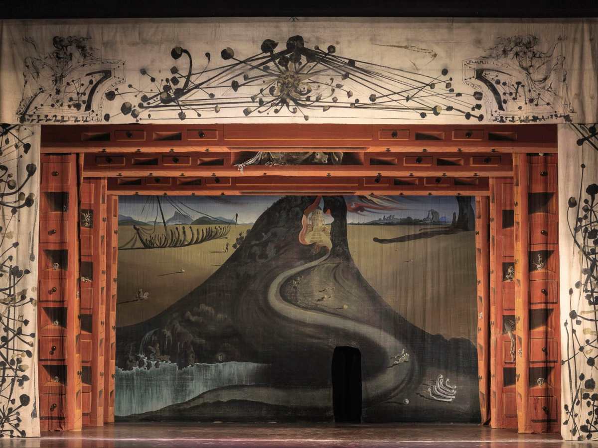 El decorado escénico de Salvador Dalí, creado en 1939 para el ballet “Bacchanale”, fue adquirido por el Museo Dalí de Florida en una subasta en París.