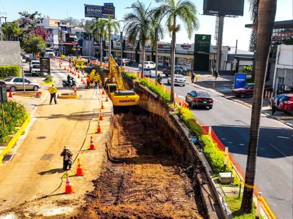 Debido a los trabajos, el bulevar Sergio Vieira de Mello presenta un cierre parcial frente al centro comercial Bambú City Center.