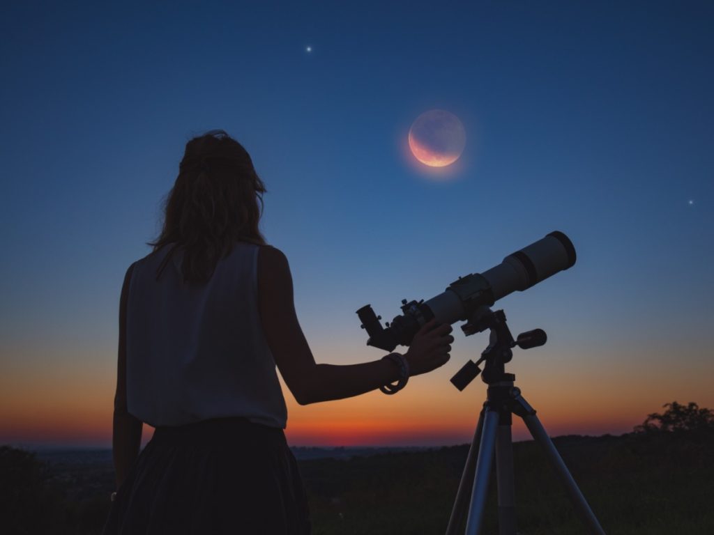 La Luna de Fresa 2026 será la luna llena de junio y alcanzará su punto máximo el 29 de ese mes.
