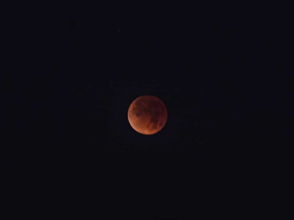 Las imágenes del eclipse total de Luna en El Salvador