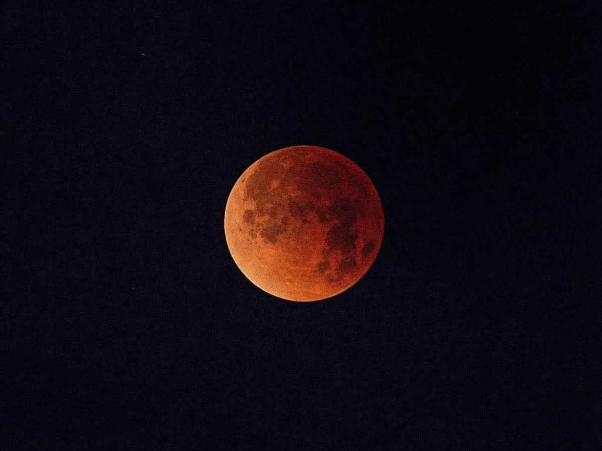 Las imágenes del eclipse total de Luna en El Salvador
