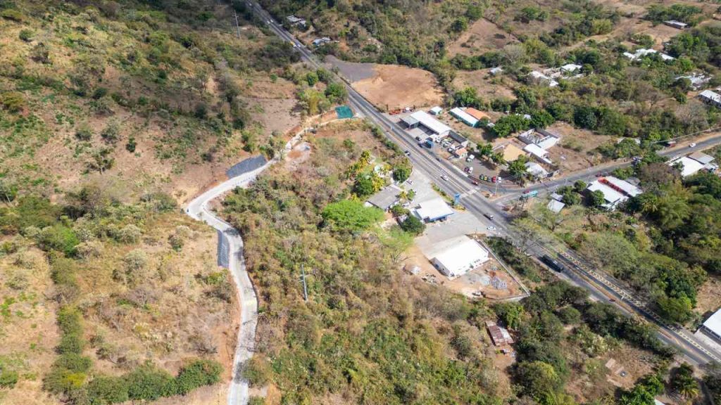 La calle conocida como “La Llorona” en Lolotique fue intervenida y convertida en una vía de concreto de aproximadamente un kilómetro.