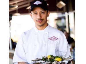 Con 11 años en Estados Unidos, el chef salvadoreño Giovanni Rivera logró abrirse camino en la alta cocina de Atlanta tras iniciar su carrera como lavaplatos.