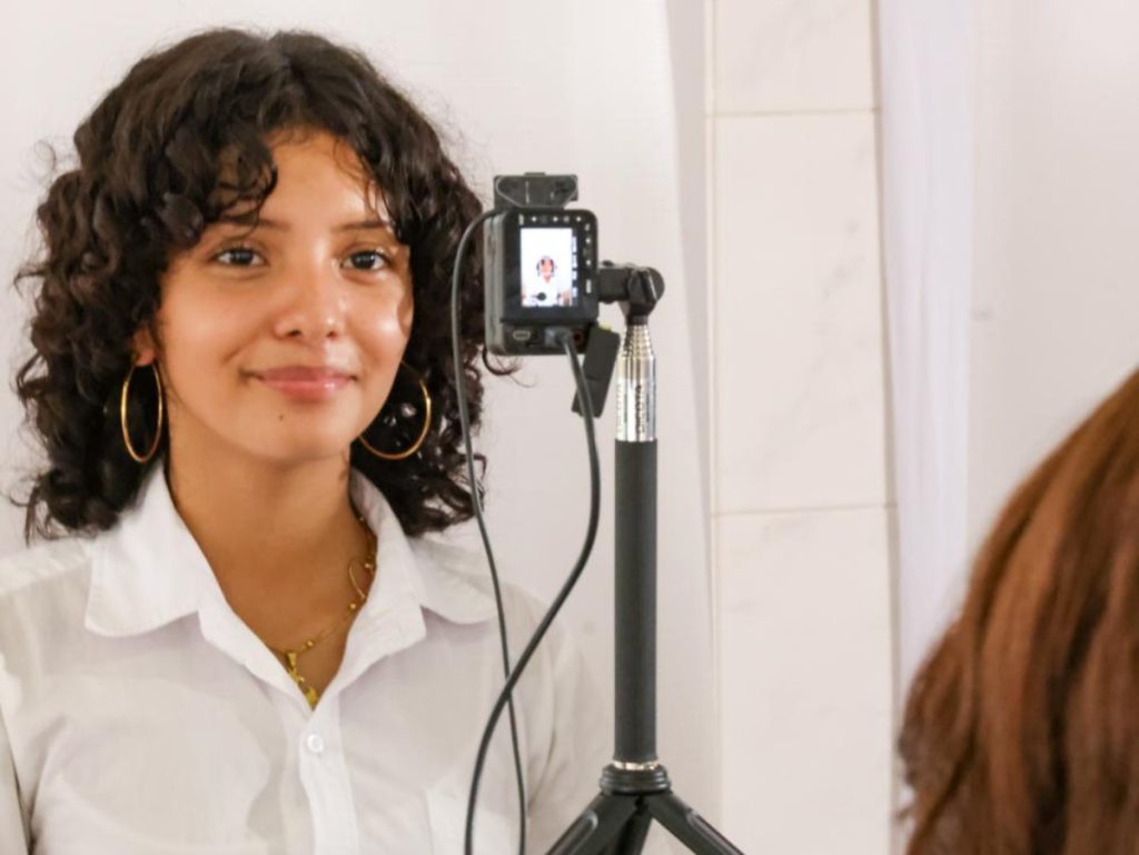 Cerca de 300 estudiantes del Inframen participaron en el trámite anticipado del DUI.