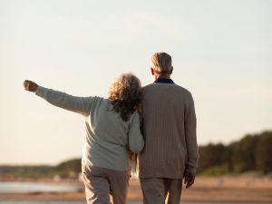 Chile lidera la esperanza de vida en América Latina con más de 81 años, mientras Haití registra el nivel más bajo de la región con 65 años.