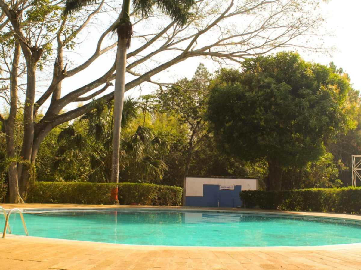 El Centro Turístico Municipal Siloé, ubicado en Ahuachapán, ofrece piscinas, áreas verdes y espacios recreativos para visitantes.
