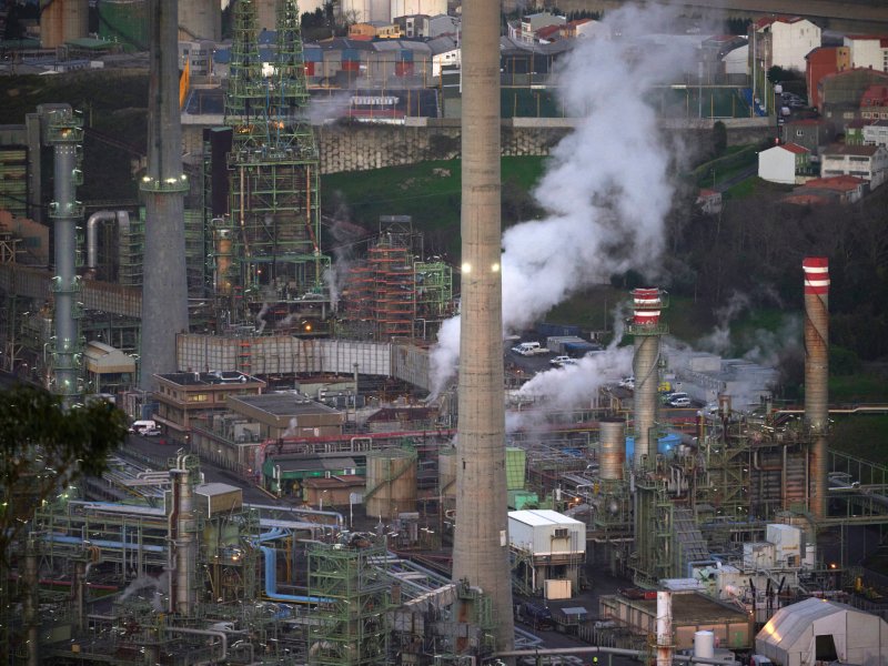 Instalaciones petroleras en el Golfo Pérsico, una región clave para el suministro energético global afectada por la escalada del conflicto.