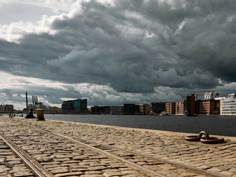 Mapas del Storm Prediction Center muestran zonas bajo alerta por tornados en Texas, Oklahoma y Arkansas.
