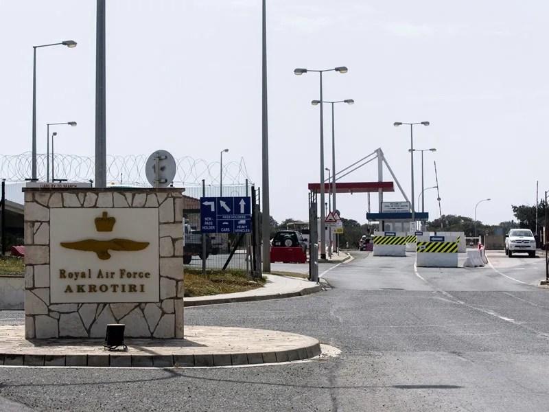 Vista de la entrada a la base de las Fuerzas Aéreas Británicas en la base de Akrotiri, cerca de Limasol, Chipre.