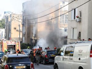 Irán ataca embajada de Estados Unidos e Israel entra en Líbano