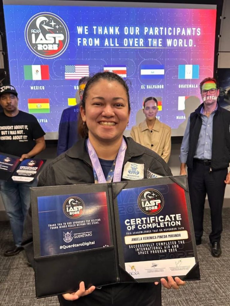 La salvadoreña Ángela Pineda llevó su pasión por la robótica hasta un programa internacional de la NASA.