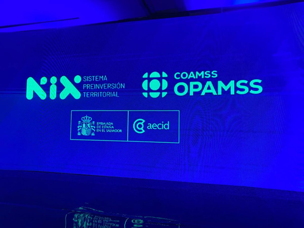 Autoridades de COAMSS/OPAMSS presentaron la plataforma NIX, una herramienta digital que integra información territorial para facilitar decisiones de inversión en el Área Metropolitana de San Salvador.