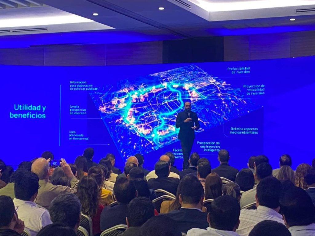 El director ejecutivo de OPAMSS, Luis Rodríguez, explicó que NIX reducirá los tiempos de análisis para proyectos de inversión en el Área Metropolitana de San Salvador.