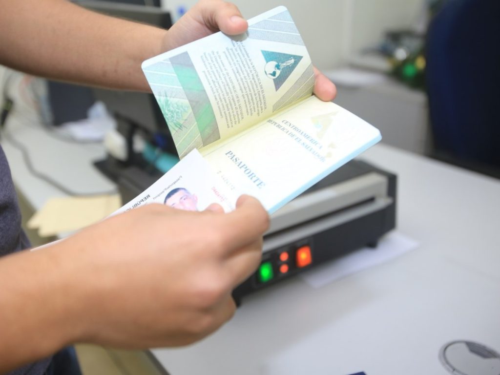 Entre las modificaciones se establece que los extranjeros con residencia temporal deberán permanecer al menos 90 días al año en el país para mantener su estatus migratorio.