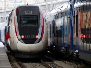 Autoridades de Panamá y Costa Rica firmaron un acuerdo para impulsar un tren que conecte ambos países y se extienda por Centroamérica.