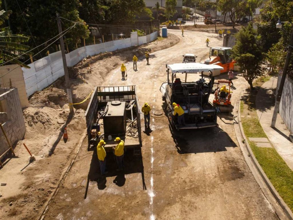 La vía de aproximadamente 200 metros conectará la avenida Las Olas con la carretera al Puerto de La Libertad. Cortesía de Secretaría de Prensa de la presidencia.