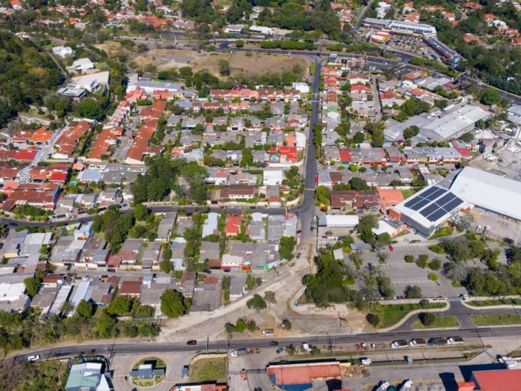 De acuerdo a las autoridades, el acceso facilitará la conexión entre zonas residenciales y la carretera principal.