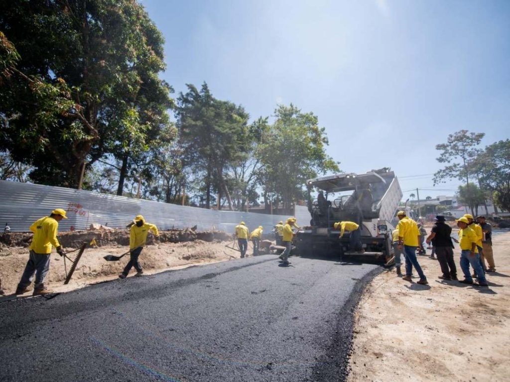 El proyecto contempla trabajos complementarios como aceras y cunetas en su fase final.