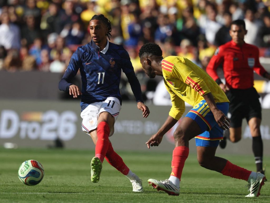 Michael Olise (11) contra Colombia. Foto AFP