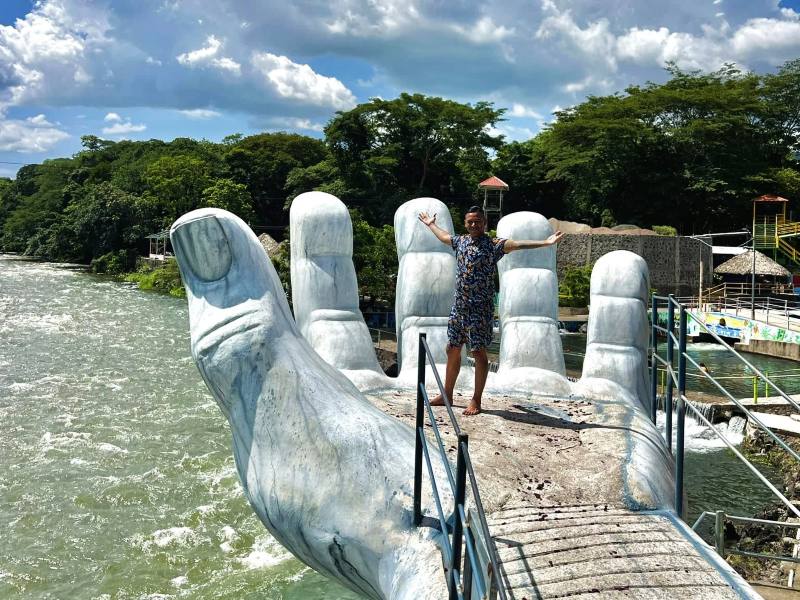 Entre piscinas y naturaleza, el río Guajoyo le da ese toque especial a Apuzunga.
