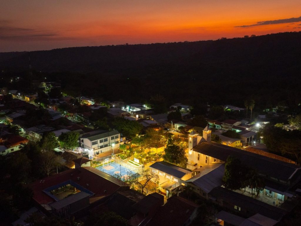 El espacio renovado busca facilitar actividades comunitarias y el encuentro de residentes.