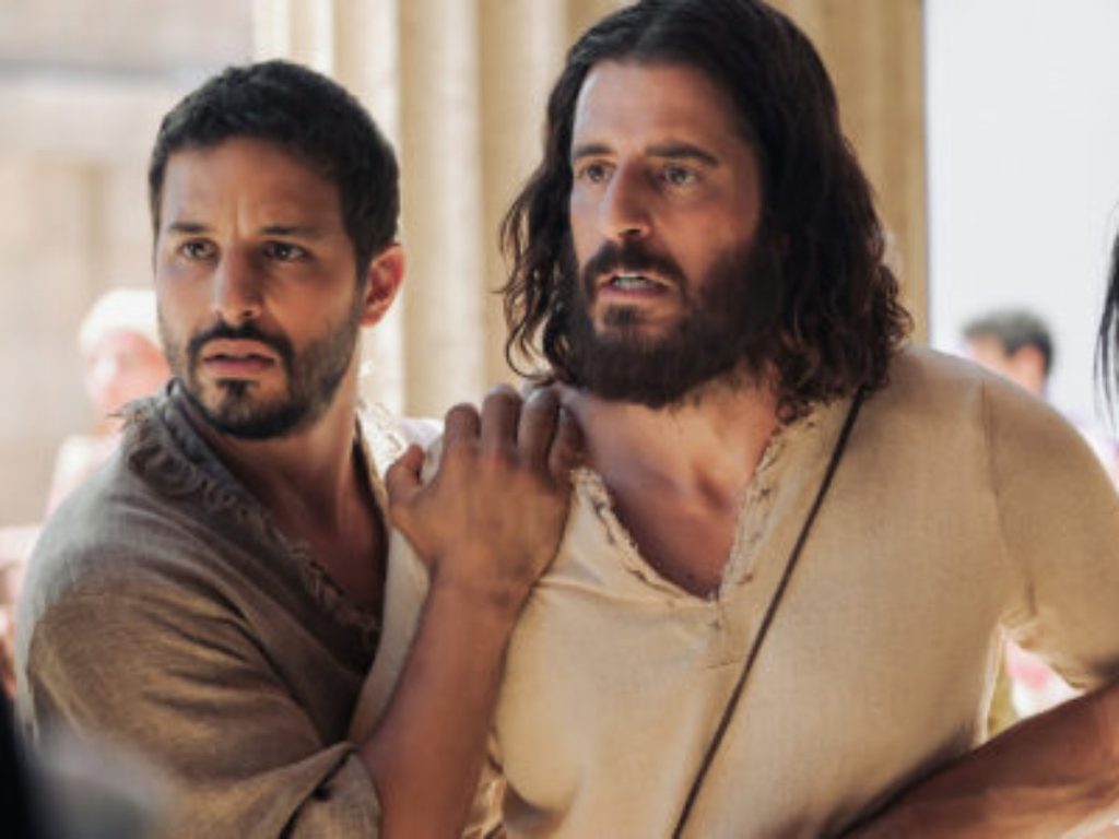 Producciones como Jesús de Nazaret y The Chosen permiten profundizar en la vida de Cristo durante la Semana Santa desde casa.