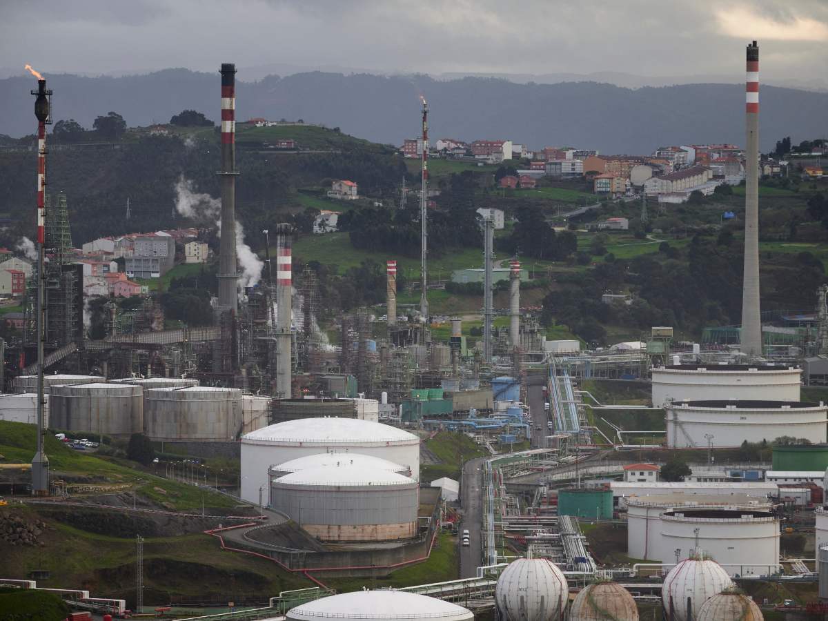 Refinería de Repsol en A Coruña, España. La guerra entre Estados Unidos, Israel e Irán sacude los mercados energéticos y amenaza el flujo de petróleo por el estrecho de Ormuz.