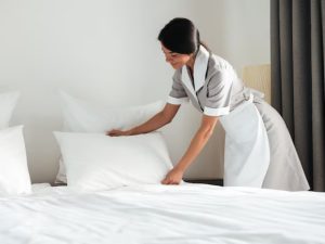 Las plazas incluyen trabajos en hoteles y espacios de servicio en Estados Unidos.