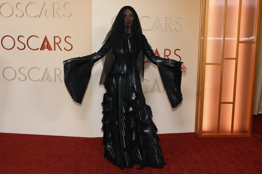 La directora china Chloe Zhao asiste a la 98.ª edición de los Premios Óscar en el Dolby Theatre de Hollywood, California. AFP