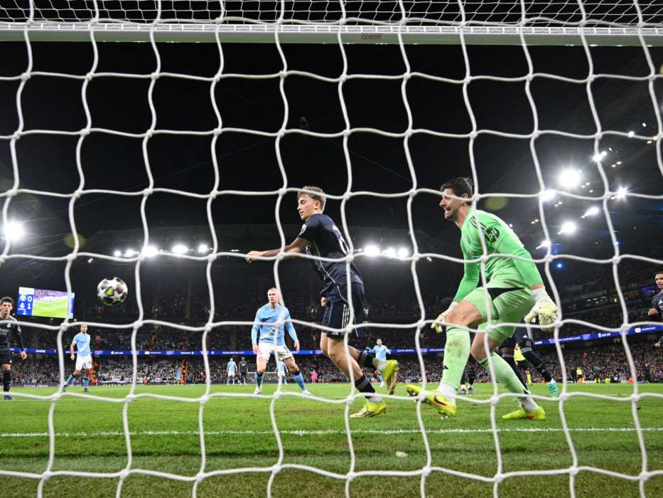 Thibaut Courtois se retiró con molestias ante el Manchester City y las pruebas confirmaron una lesión muscular que lo aleja varias semanas de la portería del Real Madrid.