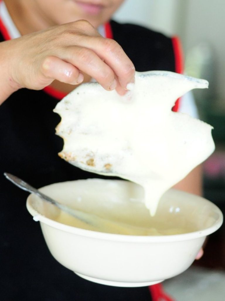 El pescado seco se prepara con ingredientes sencillos y resalta por su sabor, ideal para mantener la tradición de Semana Santa en casa.