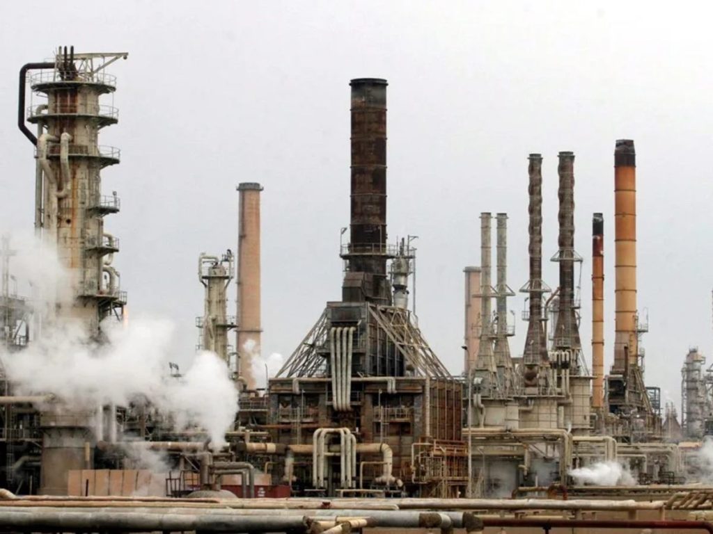 Fotografía de archivo que muestra la refinería de Baiji a unos 180 km de Bagdad en Irak.
