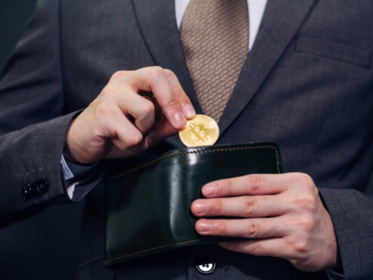 El uso de criptomonedas para remesas crece en El Salvador, aunque su participación aún es menor frente a los métodos tradicionales.