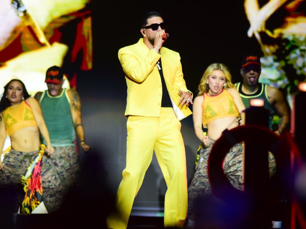 Ryan Castro encendió el escenario con un show cargado de energía, ritmos urbanos y conexión total con el público salvadoreño. Fotografía/ elsalvador.com