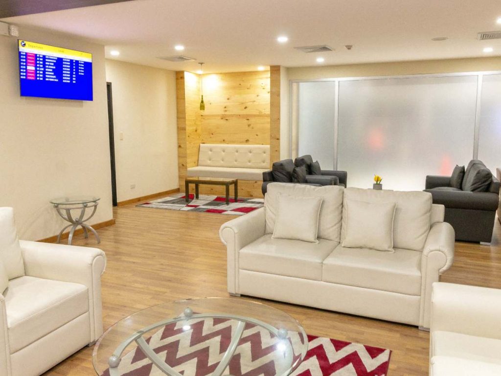 La solicitud debe realizarse con al menos 72 horas de anticipación a través de la plataforma SIMPLE.SV.