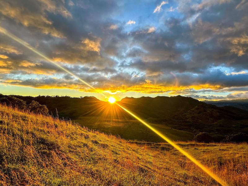 San Ignacio es un destino ideal para los amantes de la naturaleza, rodeado de pinos, cipreses y paisajes que invitan a la aventura.
