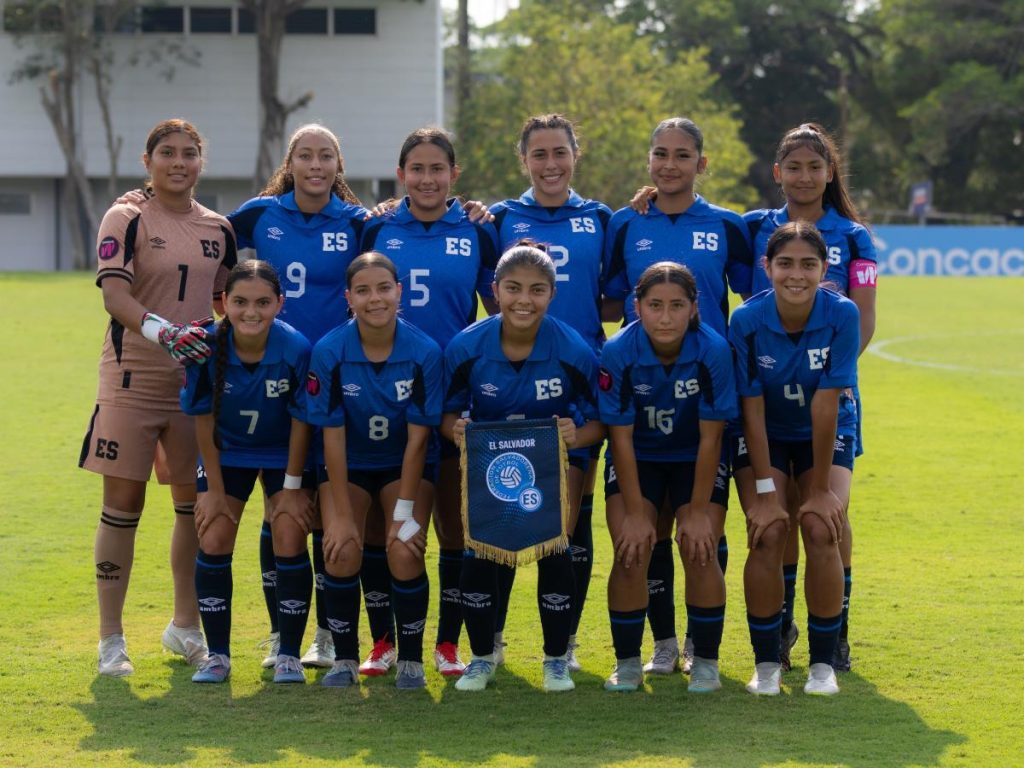 Selecta Femenina Sub-17 en su debut en el Premundial ante República Dominicana. Foto X Selecta