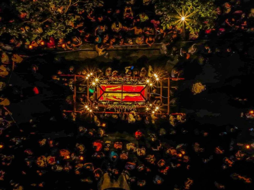 Autoridades invitan a salvadoreños a sumarse como cargadores y vivir de cerca la tradición en el Centro Histórico.