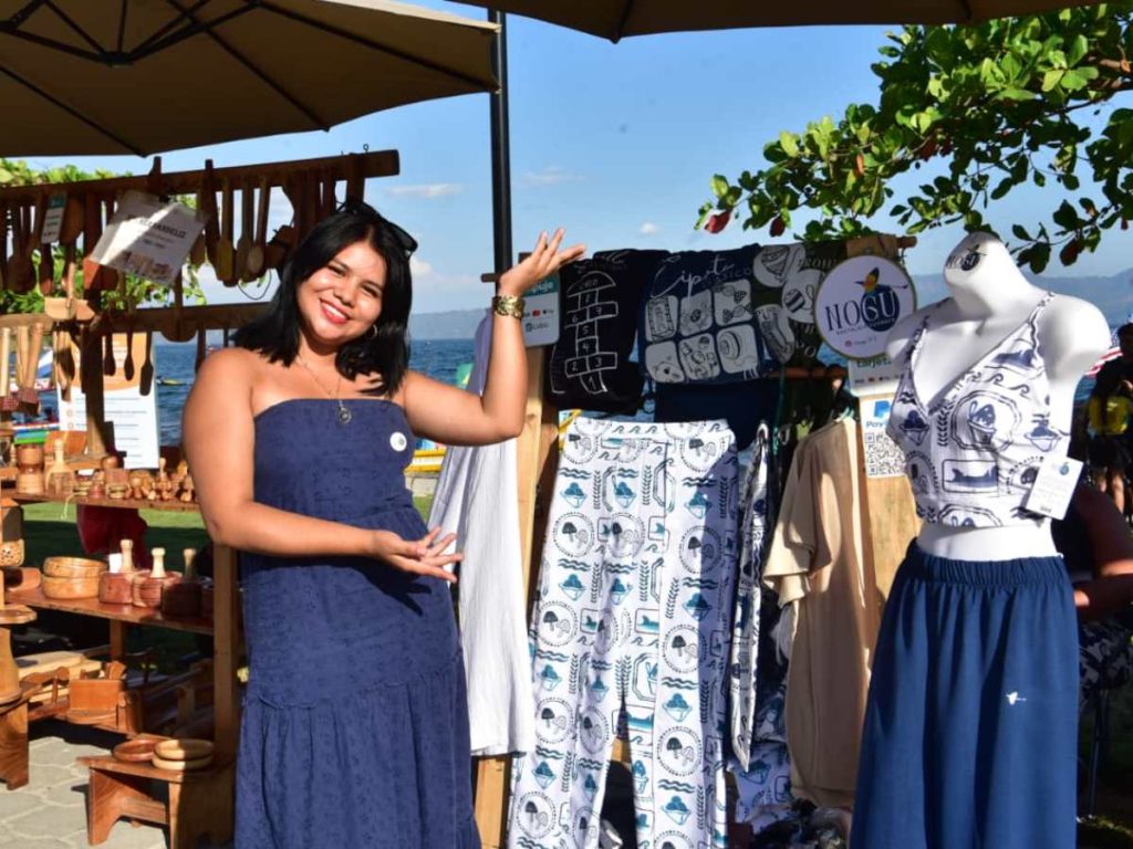 Emprendimientos del Clúster SMODA fortalecen su presencia comercial con espacios de venta directa en destinos turísticos estratégicos como Apulo.