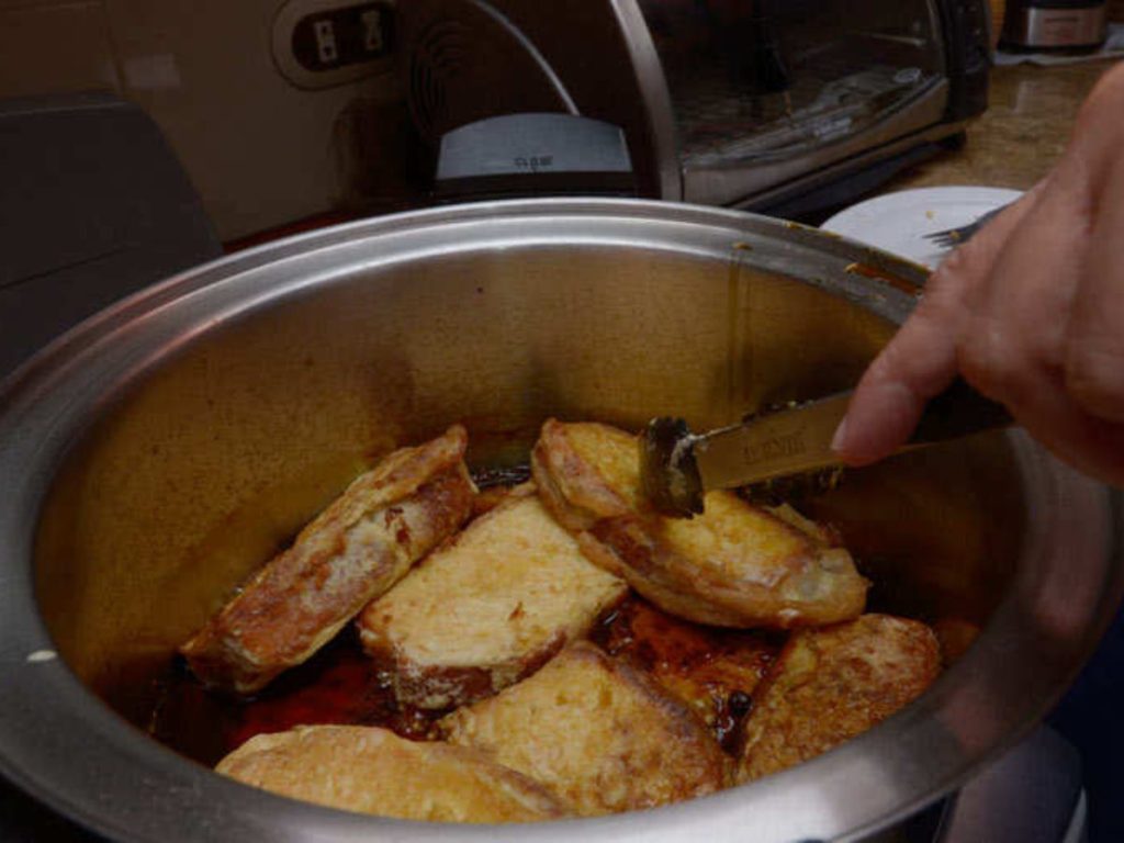 Desde puestos callejeros hasta cafeterías, este postre típico se disfruta en distintas versiones a lo largo del país.