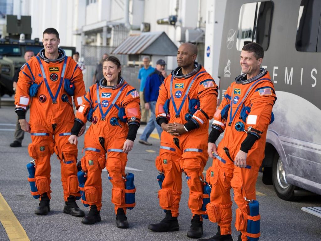 Reid Wiseman, Victor Glover, Christina Koch y Jeremy Hansen serán los primeros astronautas en rodear la Luna en más de 50 años. Fotografía/ NASA