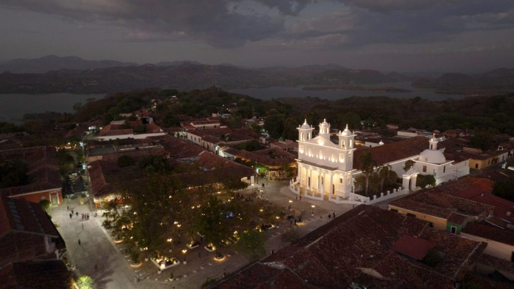 Varias calles empedradas del centro histórico de Suchitoto fueron renovadas en trabajos ejecutados por la DOM.