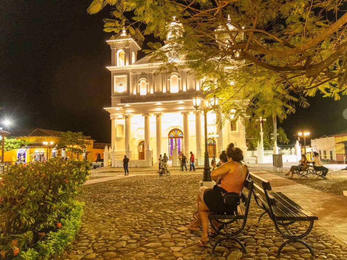 turismo-centro-historico-suchitoto