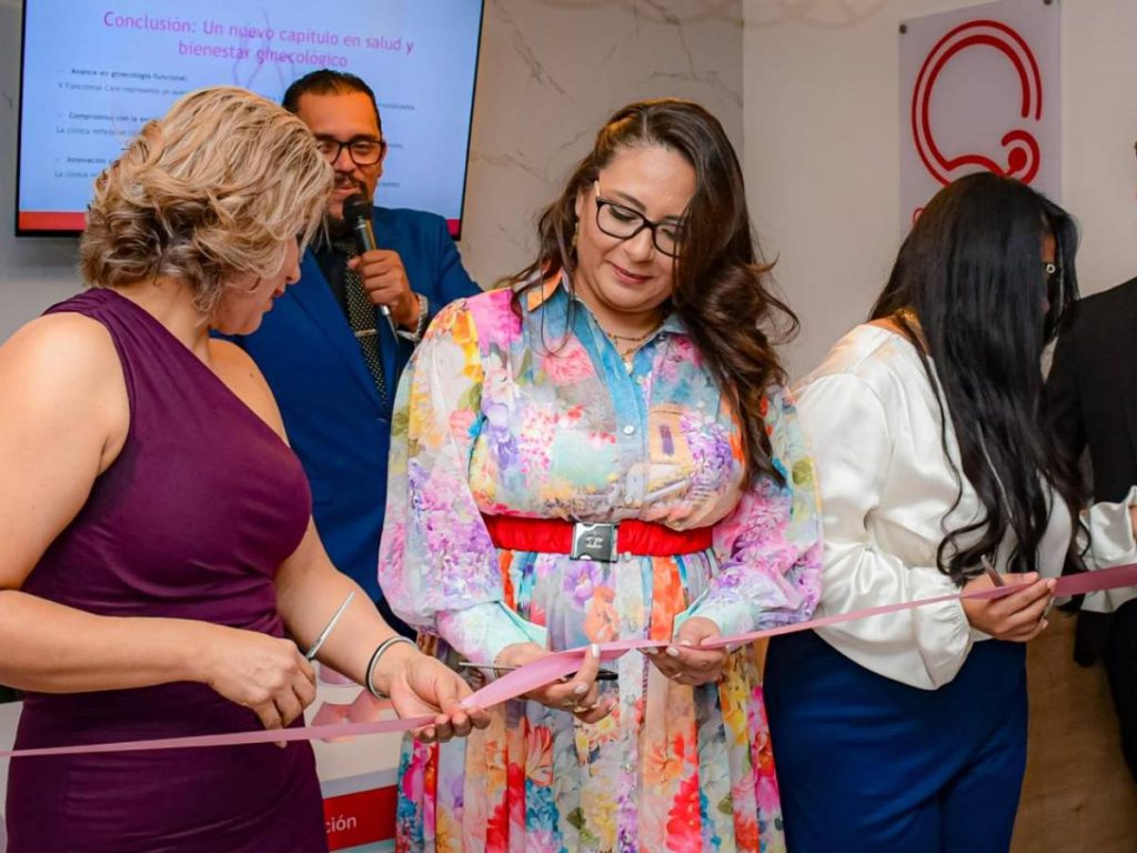 Autoridades de turismo participaron en la inauguración de V Functional Care en La Libertad.