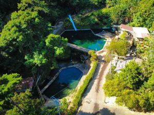 El balneario Atzumpa, en Ataco, cuenta con cascadas y piscinas naturales alimentadas por nacimientos de agua.