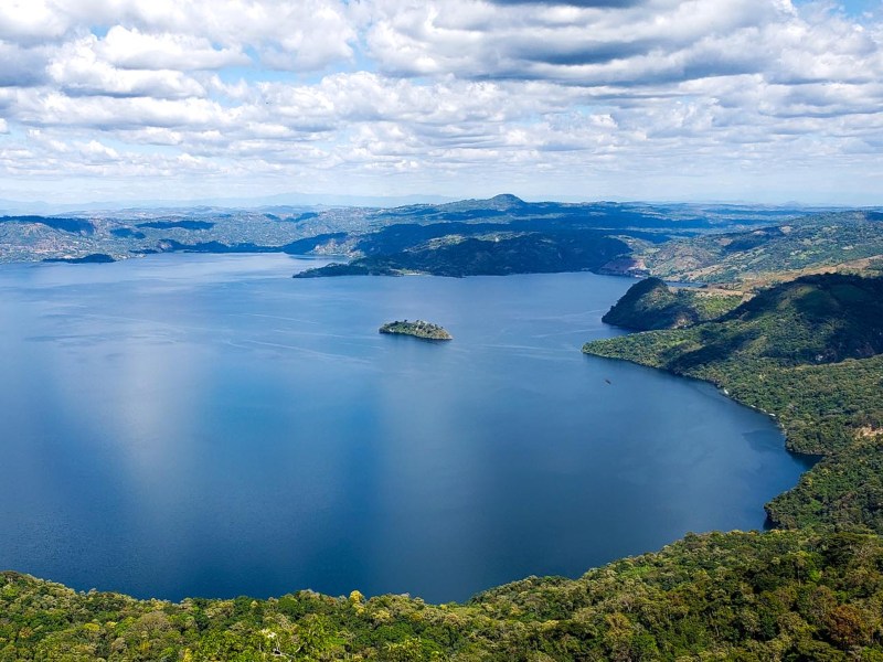 En el lago de Ilopango existen más de 25 puntos de buceo que atraen a visitantes nacionales y extranjeros.