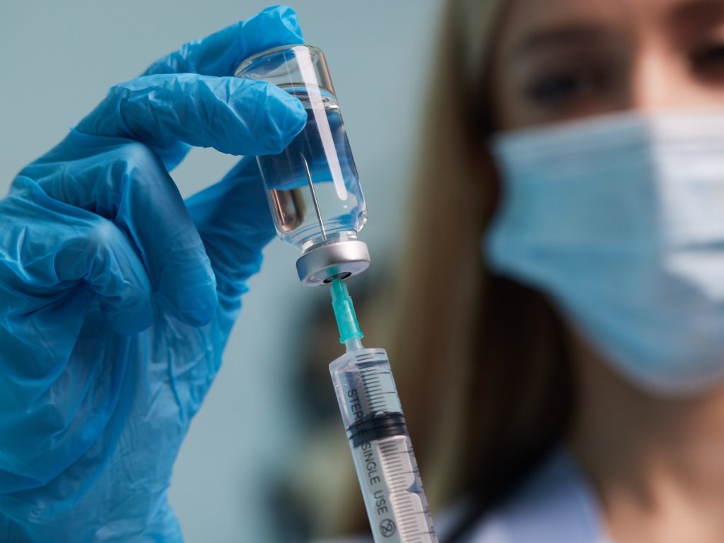 La vacunación continúa siendo clave para prevenir cuadros graves ante nuevas variantes del Covid-19 como “Cigarra”