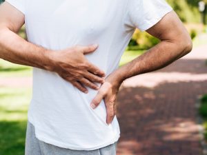 Los riñones cumplen funciones esenciales como filtrar desechos, regular líquidos y mantener el equilibrio de minerales en el cuerpo.